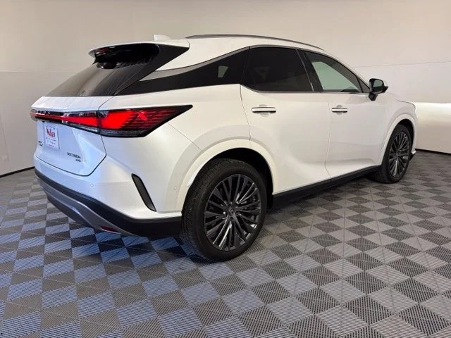 Used 2025 White Lexus 350h Luxury image 7
