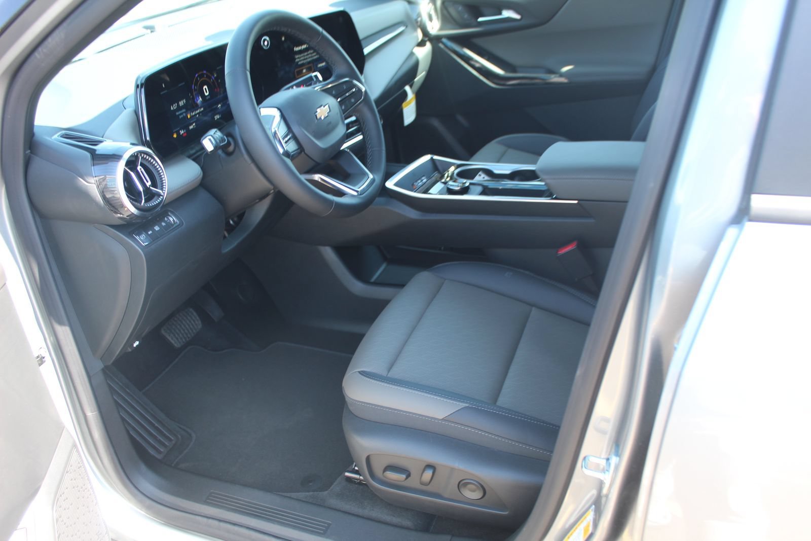 2026 Chevrolet Equinox LT - Photo 11