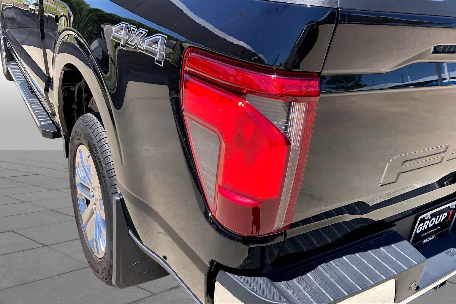 Used 2024 Agate Black Metallic Ford XLT image 28