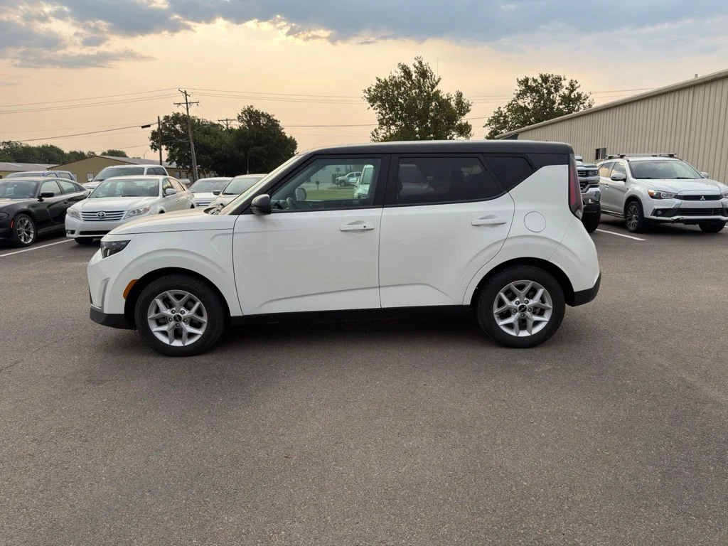 Used 2023 White Kia S image 6