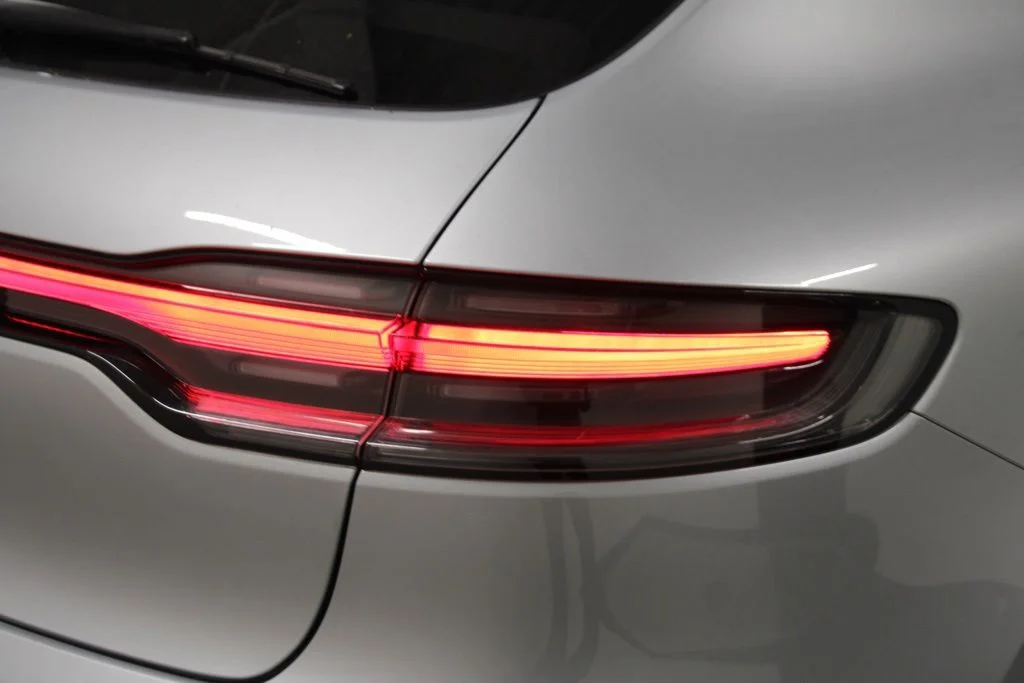 Used 2025  Porsche  image 10