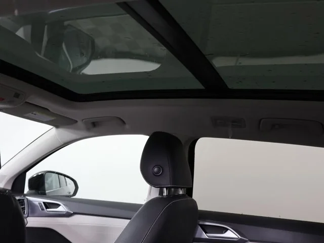 New 2025 Deep Black Pearl Volkswagen 1.5T SEL image 9