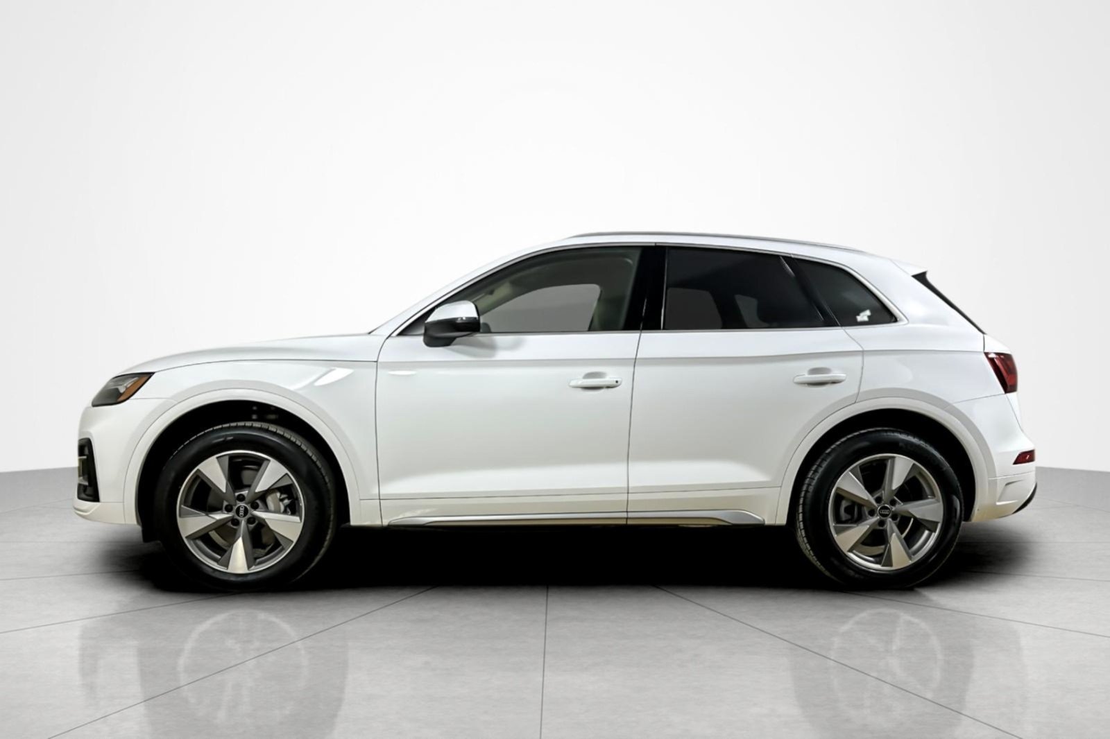 Used 2023 Ibis White Audi Premium 40 TFSI quattro image 2