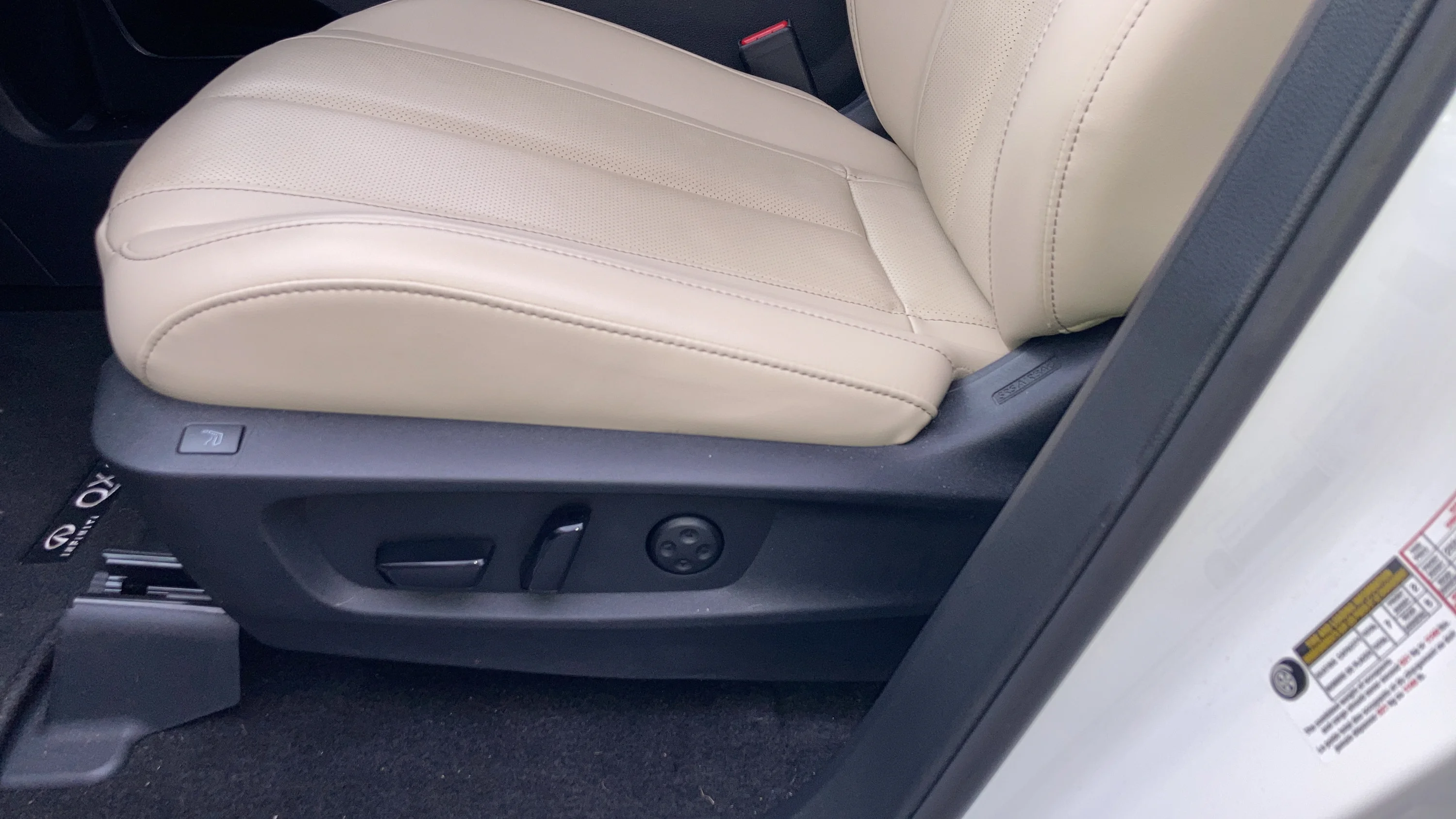 Used 2025 Majestic White INFINITI SENSORY image 8