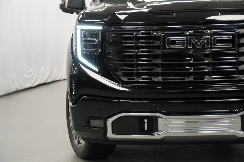 Used 2025 Onyx Black GMC Denali Ultimate image 40