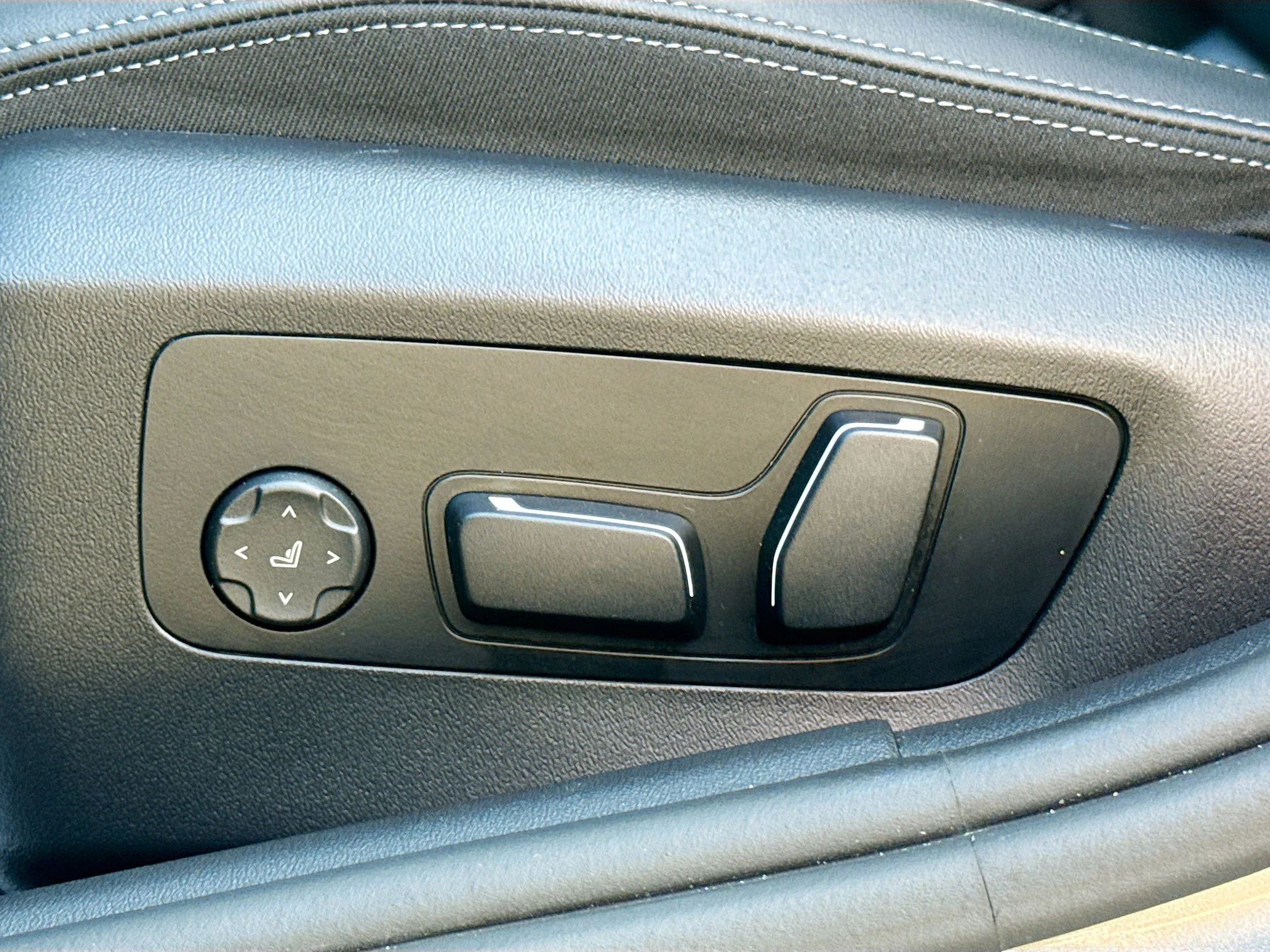 Used 2024 Gray Metallic BMW 530i image 24