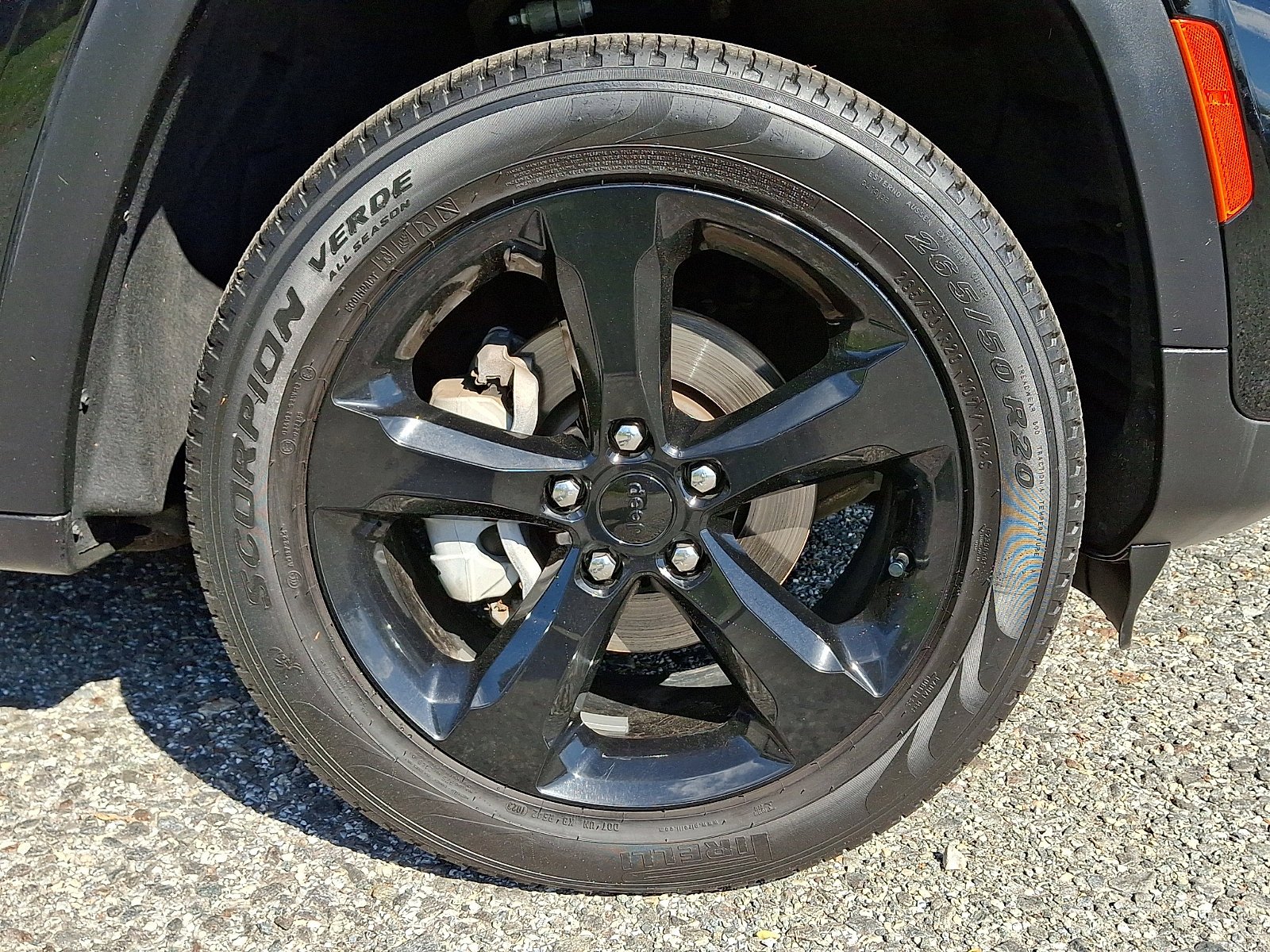 Certified Used 2023 Diamond Black Crystal Pearlcoat Jeep Limited image 8