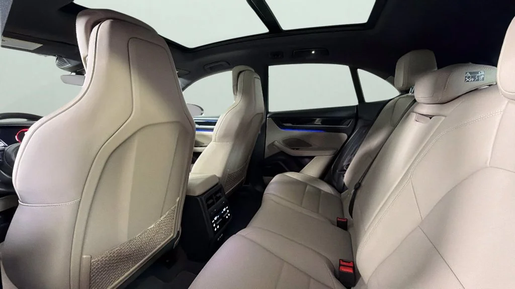 2025 Porsche Macan Base - Photo 29