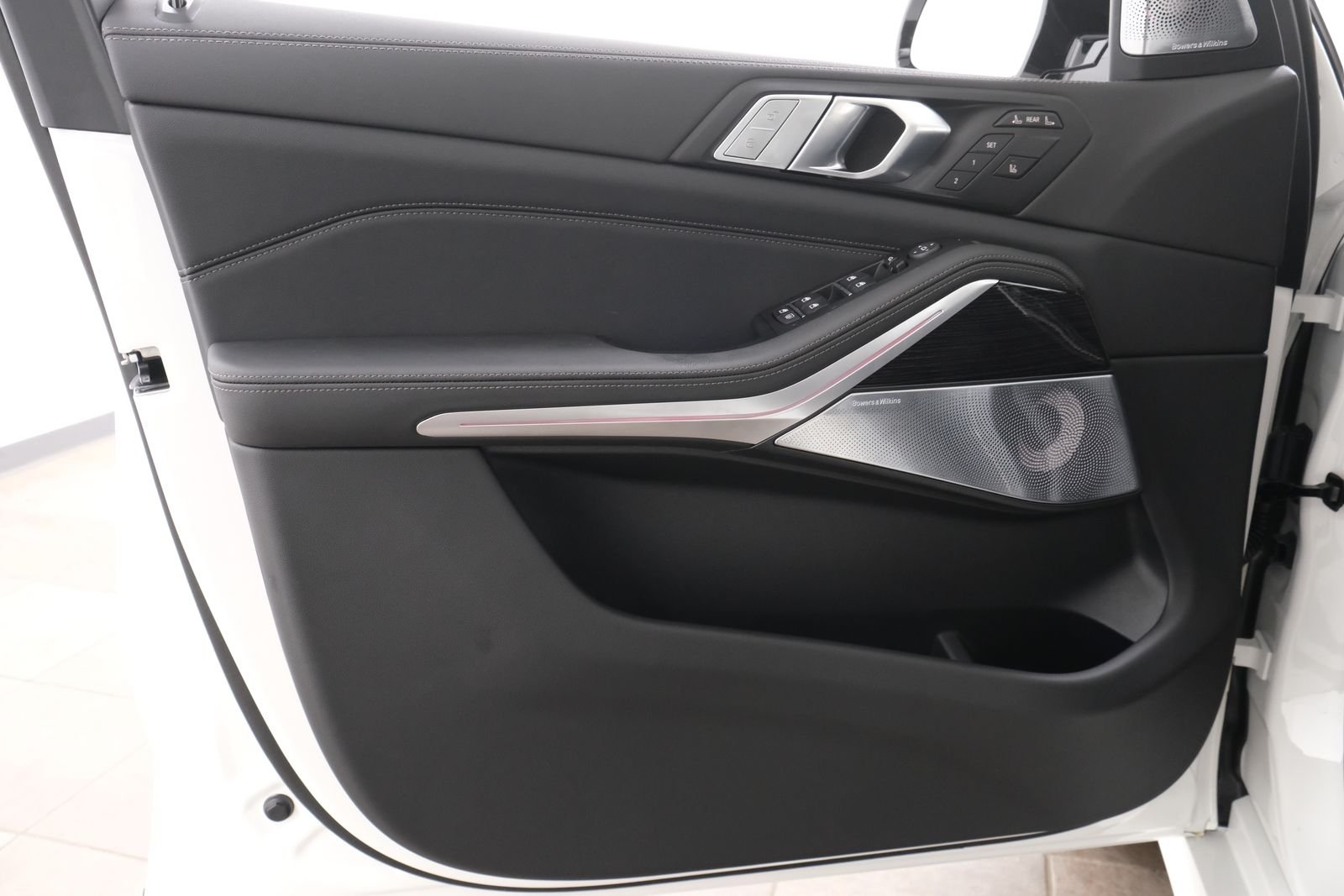 New 2027 Alpine White BMW xDrive40i image 25
