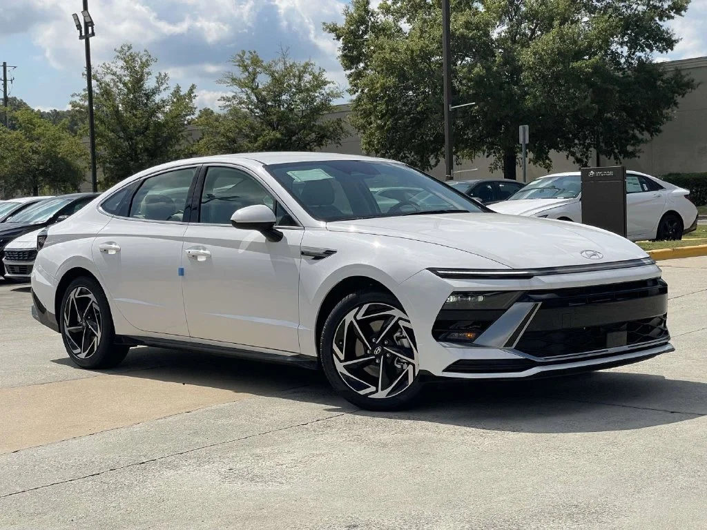 New 2026 White Hyundai SEL Sport image 1