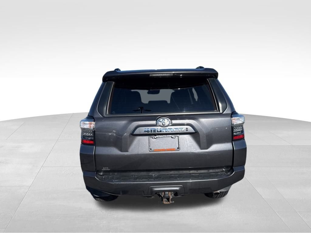 2022 Toyota 4Runner SR5 photo 4