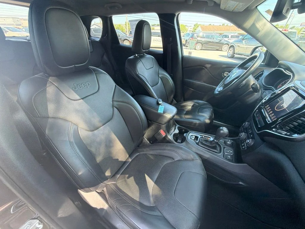 Used 2019 Gray Jeep Limited image 37