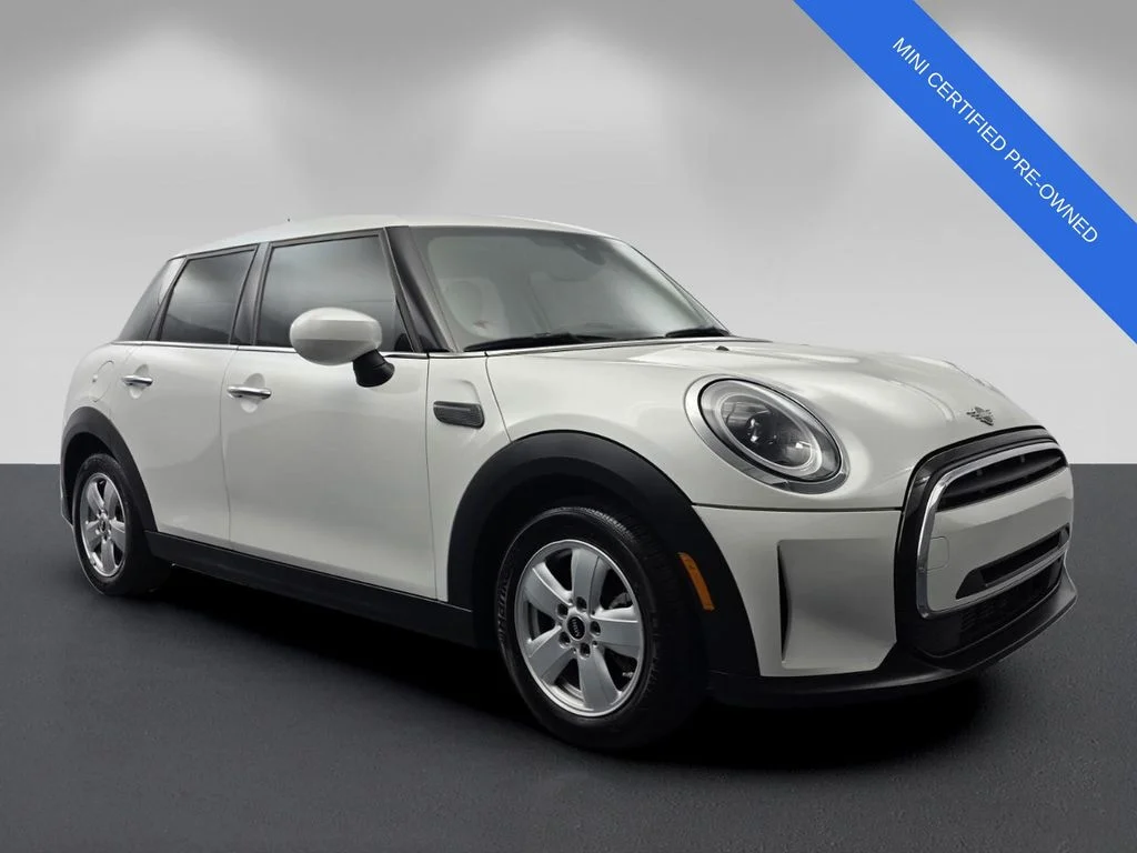 2024 MINI Hardtop Cooper's photo