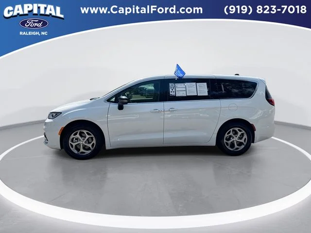 Used 2024 White Chrysler Limited image 5