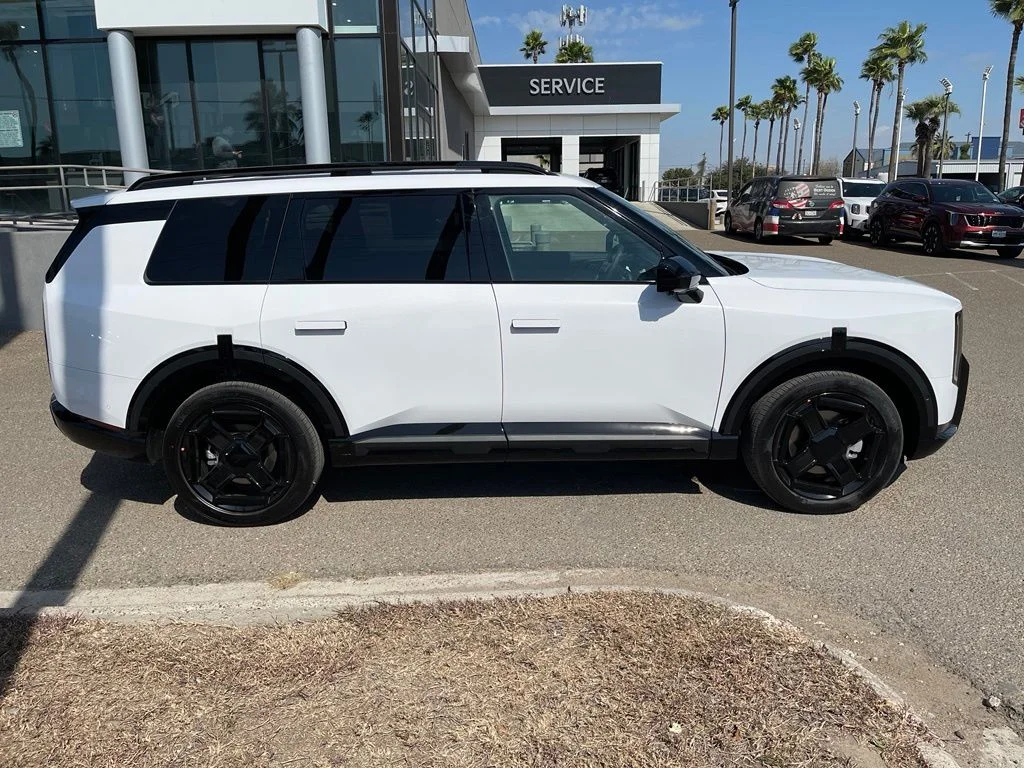 New 2027 White Kia  image 10