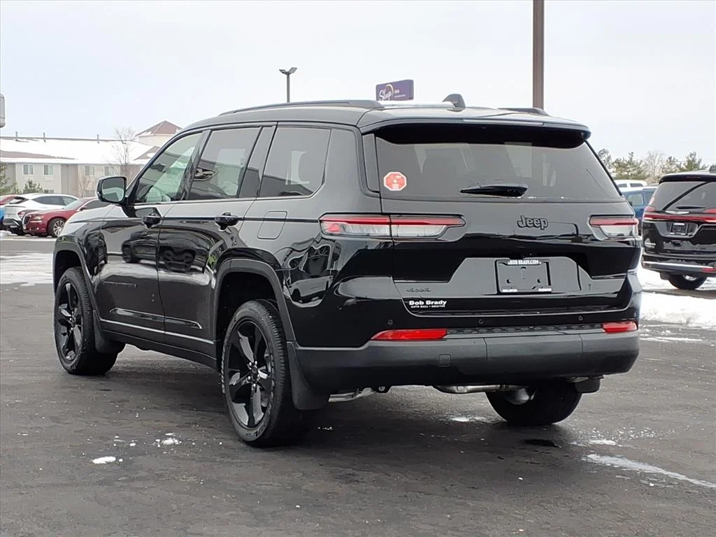 New 2025 Diamond Black Crystal Pearl-Coat Exterior Paint Jeep Altitude X image 13