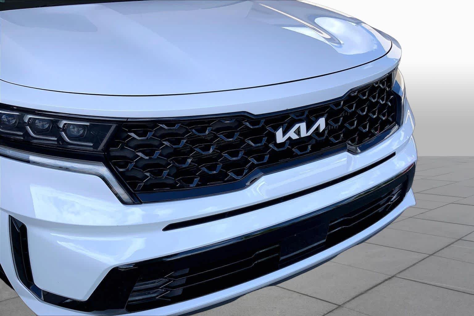 Used 2023 Glacial White Pearl Kia SX image 32