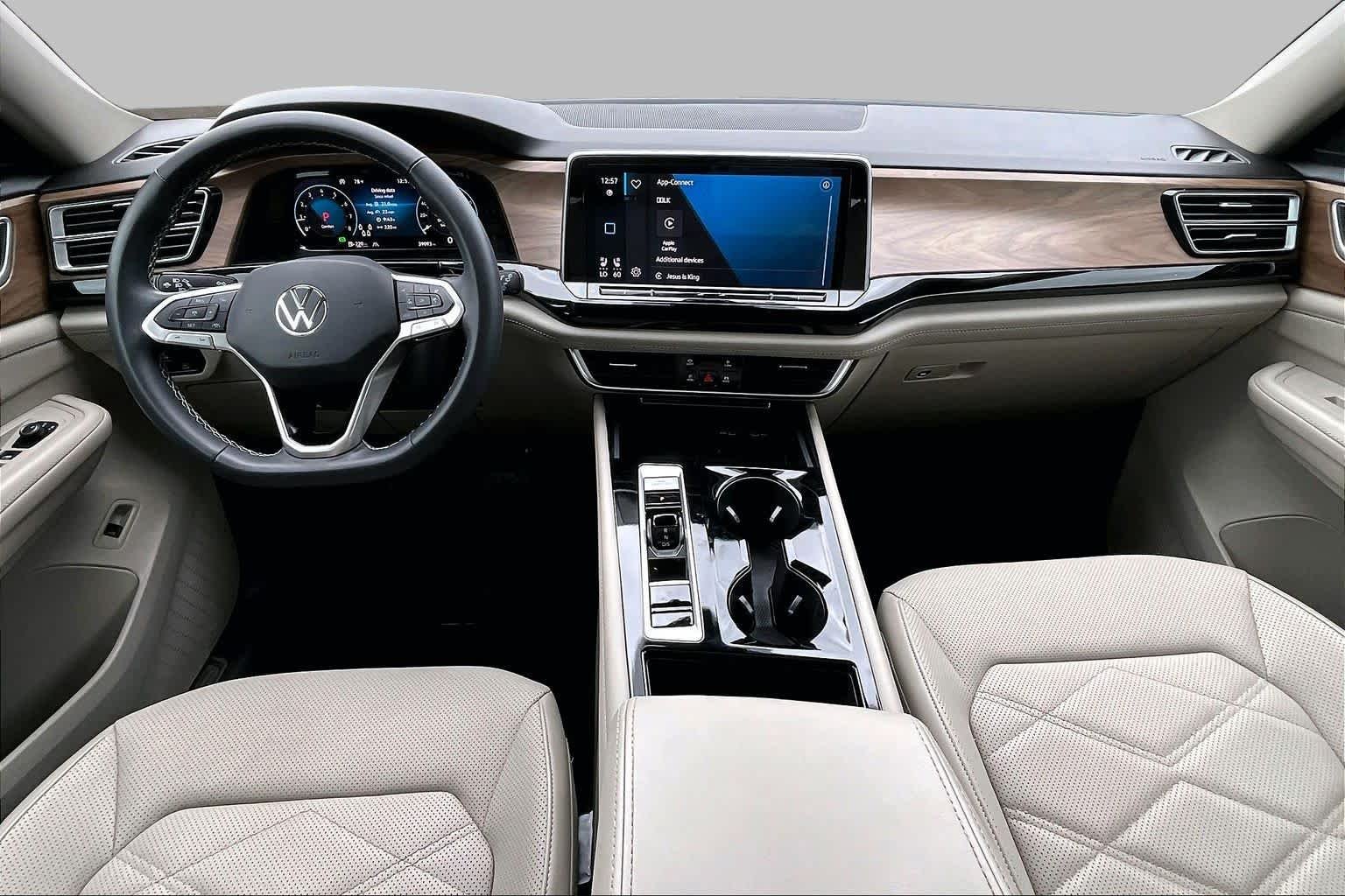 Used 2024 Pure White Volkswagen 2.0T SE w/Technology image 15