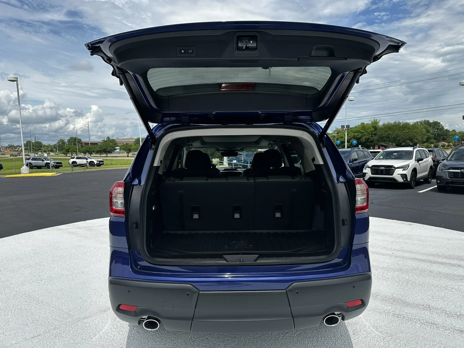 New 2026 SAPPHIRE BLUE PEARL Subaru Limited 7-Passenger image 9