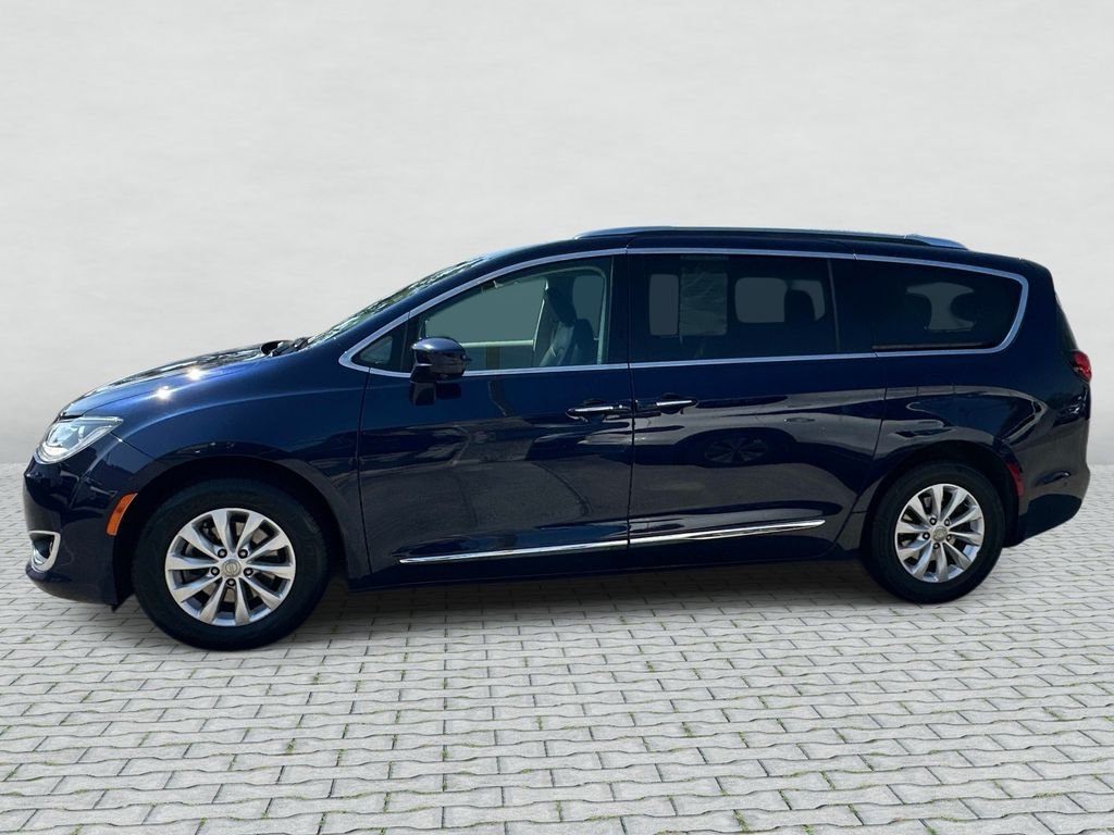 Used 2019 Blue Pearl Chrysler Touring L image 8