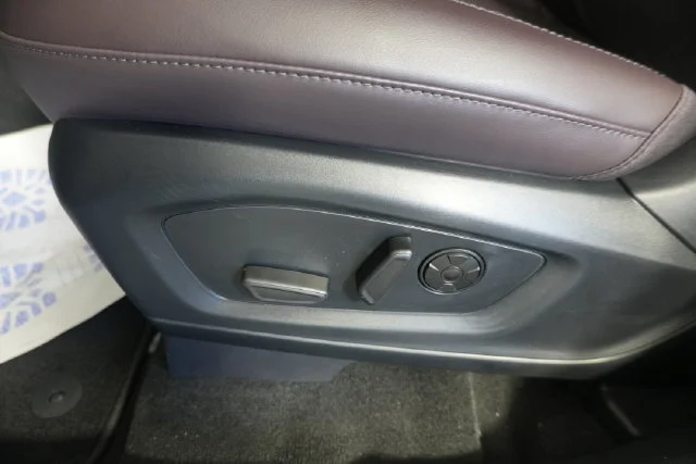 New 2027 Star White Metallic Tri-Coat Ford Platinum™ image 25