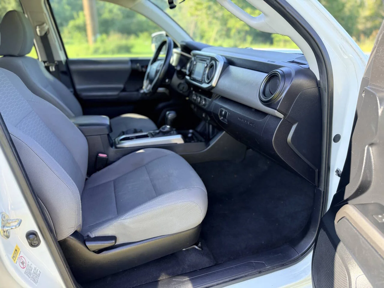 Used 2017 White Toyota SR5 V6 4x2 4dr Double Cab 5.0 ft SB image 16