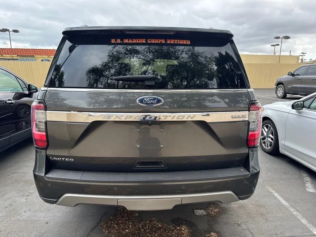 Used 2020  Ford Limited image 4