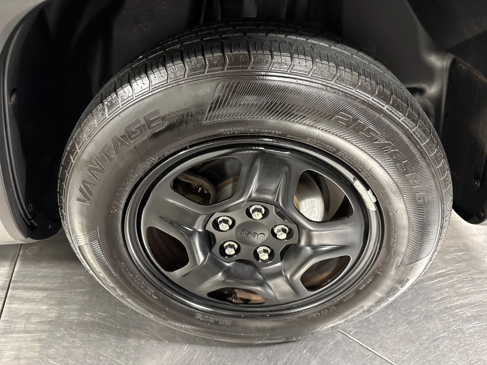Used 2019 Crystal Metallic Jeep Sport image 12