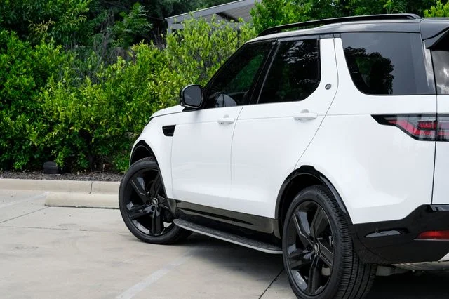Used 2025 White Land Rover Dynamic SE image 16