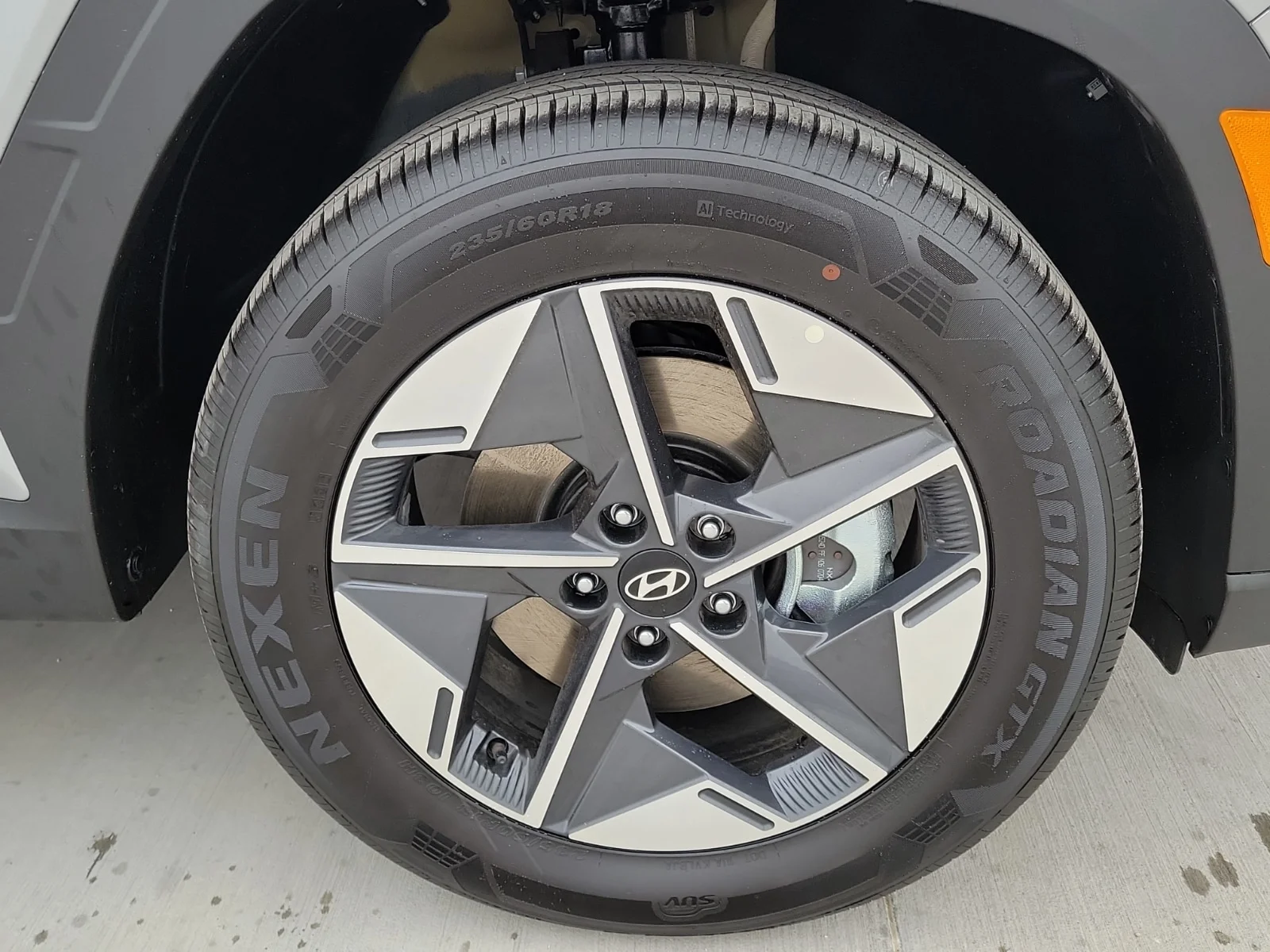New 2026 Shimmering Silver Hyundai SEL 4dr All-Wheel Drive image 7
