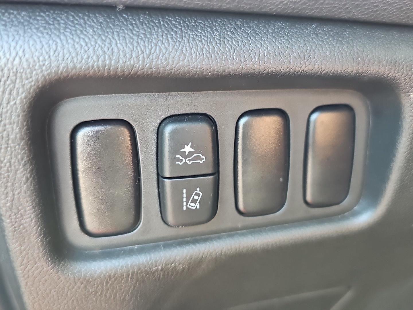 Used 2025 Sunshine Orange Metallic Mitsubishi ES image 24