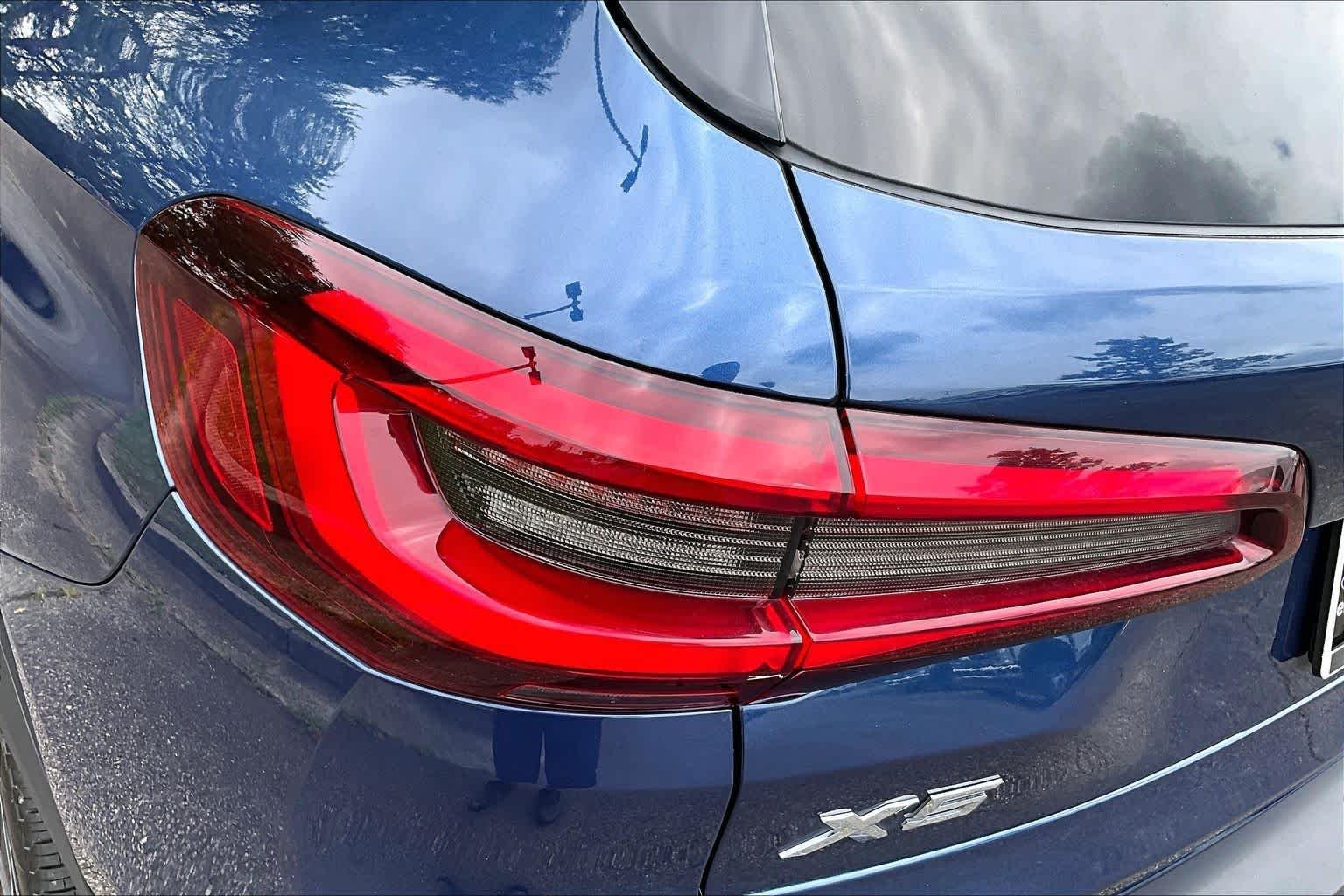 Used 2023 Phytonic Blue Metallic BMW xDrive40i image 28