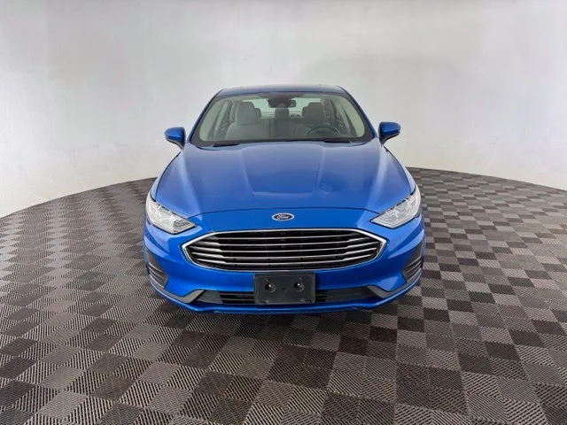 Used 2019 Blue Ford SE image 2
