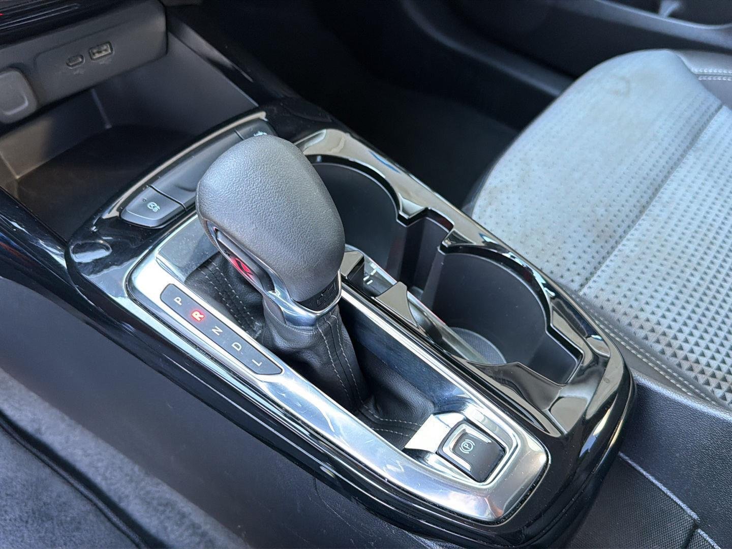 Used 2025 Summit White Chevrolet LT image 27