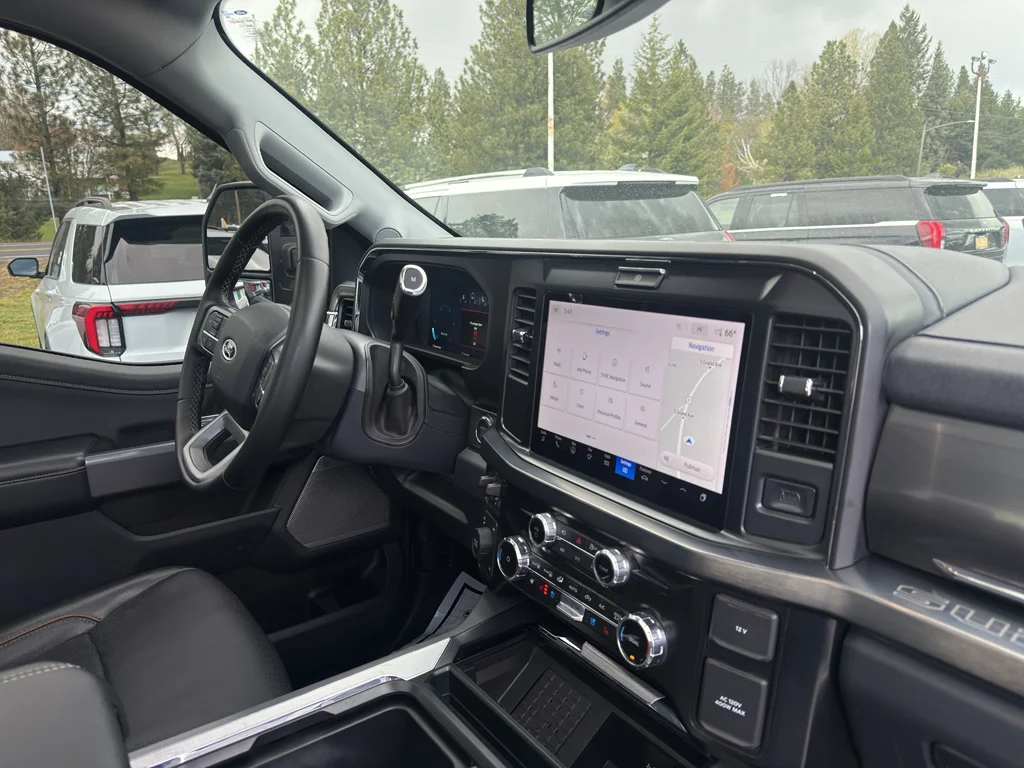 Certified Used 2025 Oxford White Ford LARIAT image 26