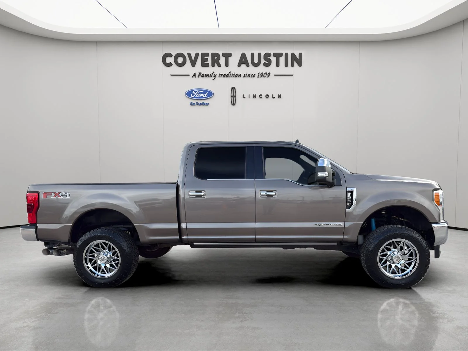 Used 2019 Gray Ford King Ranch image 6