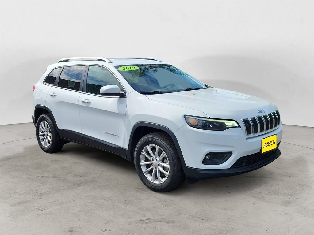 Used 2019 White Jeep Latitude image 7