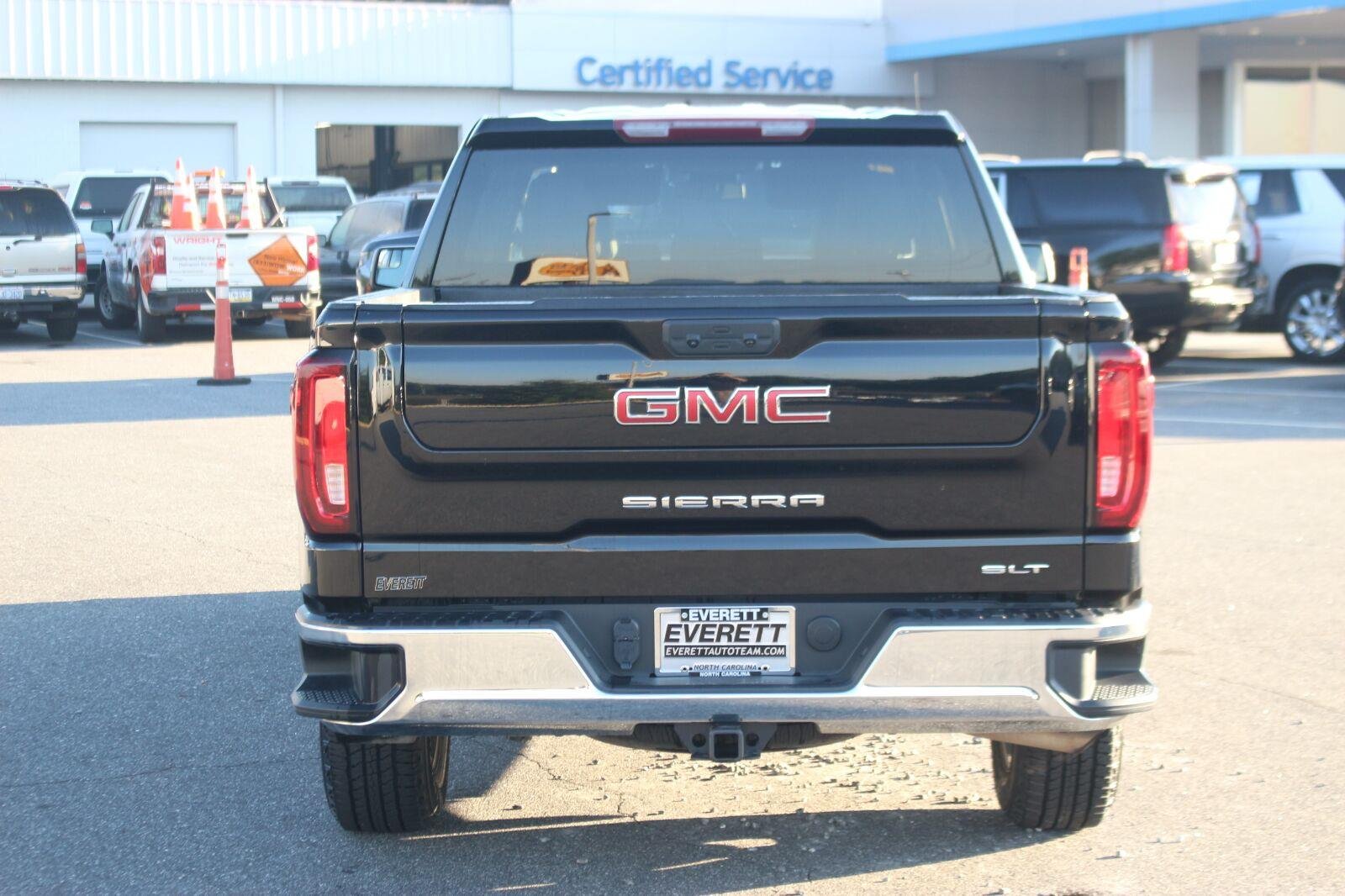 Used 2025 Onyx Black GMC SLT image 6