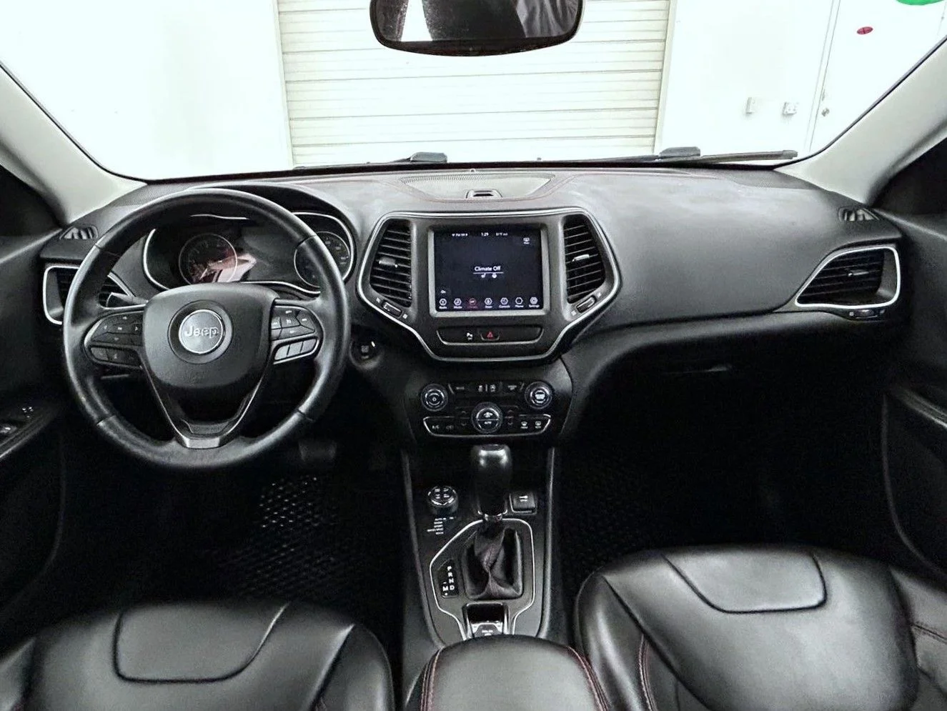 Used 2019 Silver Jeep Trailhawk image 13