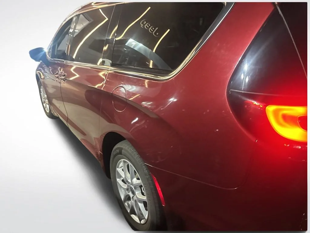 Used 2023 Red Chrysler Touring L image 10