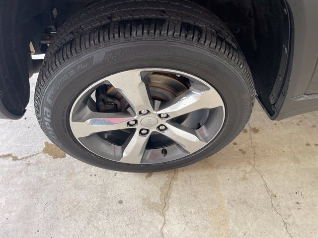 Used 2021  Jeep Limited image 11