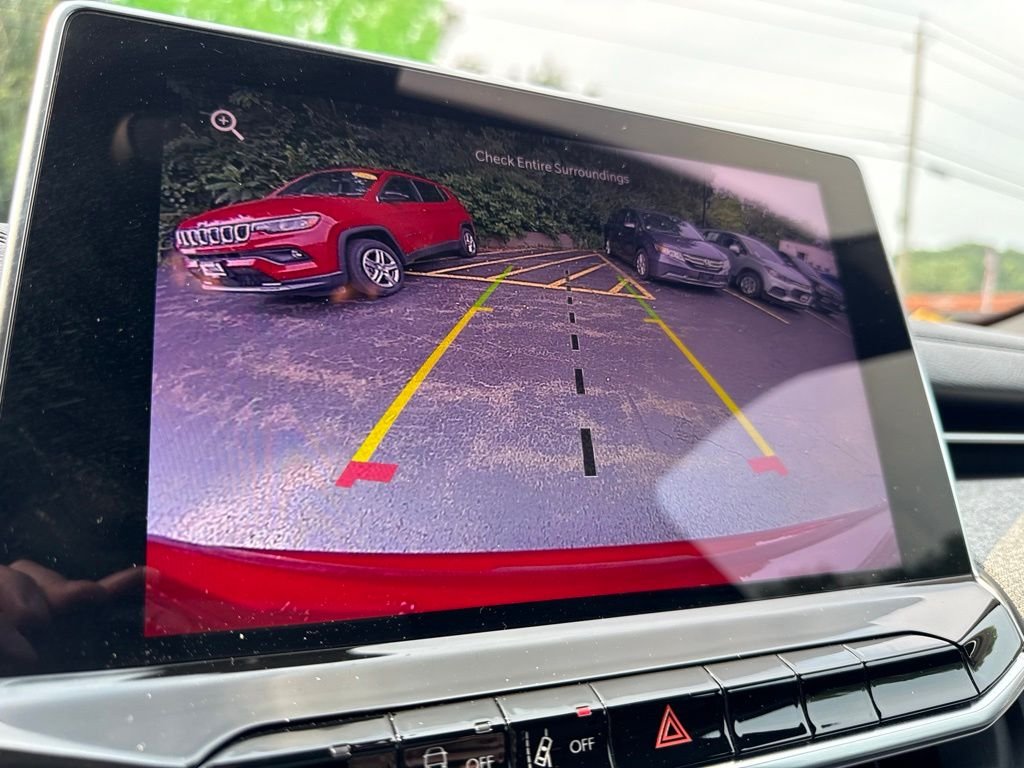 Used 2023 Red Jeep Latitude image 28