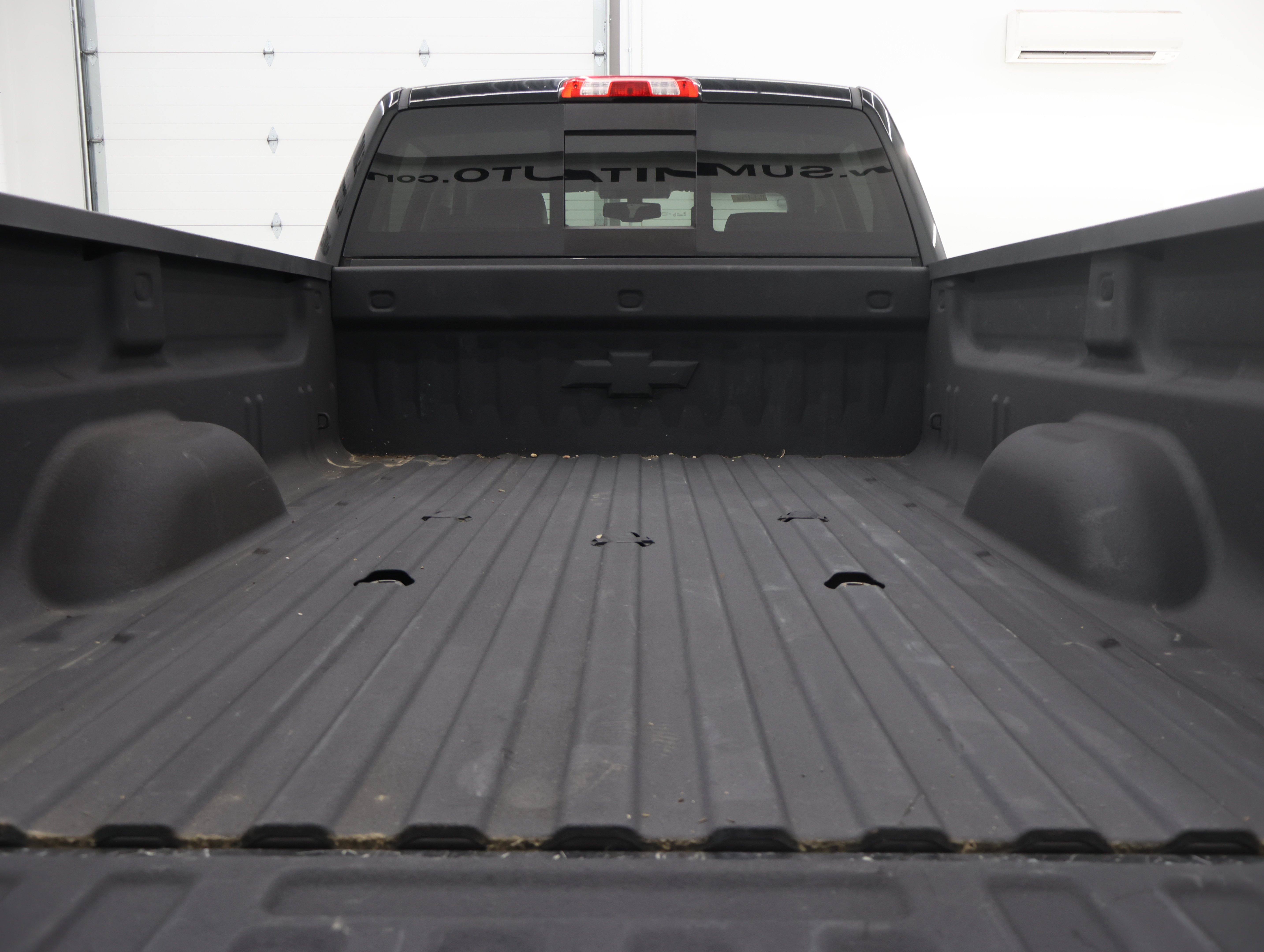 Used 2017 Black Chevrolet 4x4 Crew Cab LTZ DRW: CREW-LONG-DRW-LTZ-6.6L L5P DIESEL-NAV-HEAT/COOL SEATS-BACKUP CAM image 28