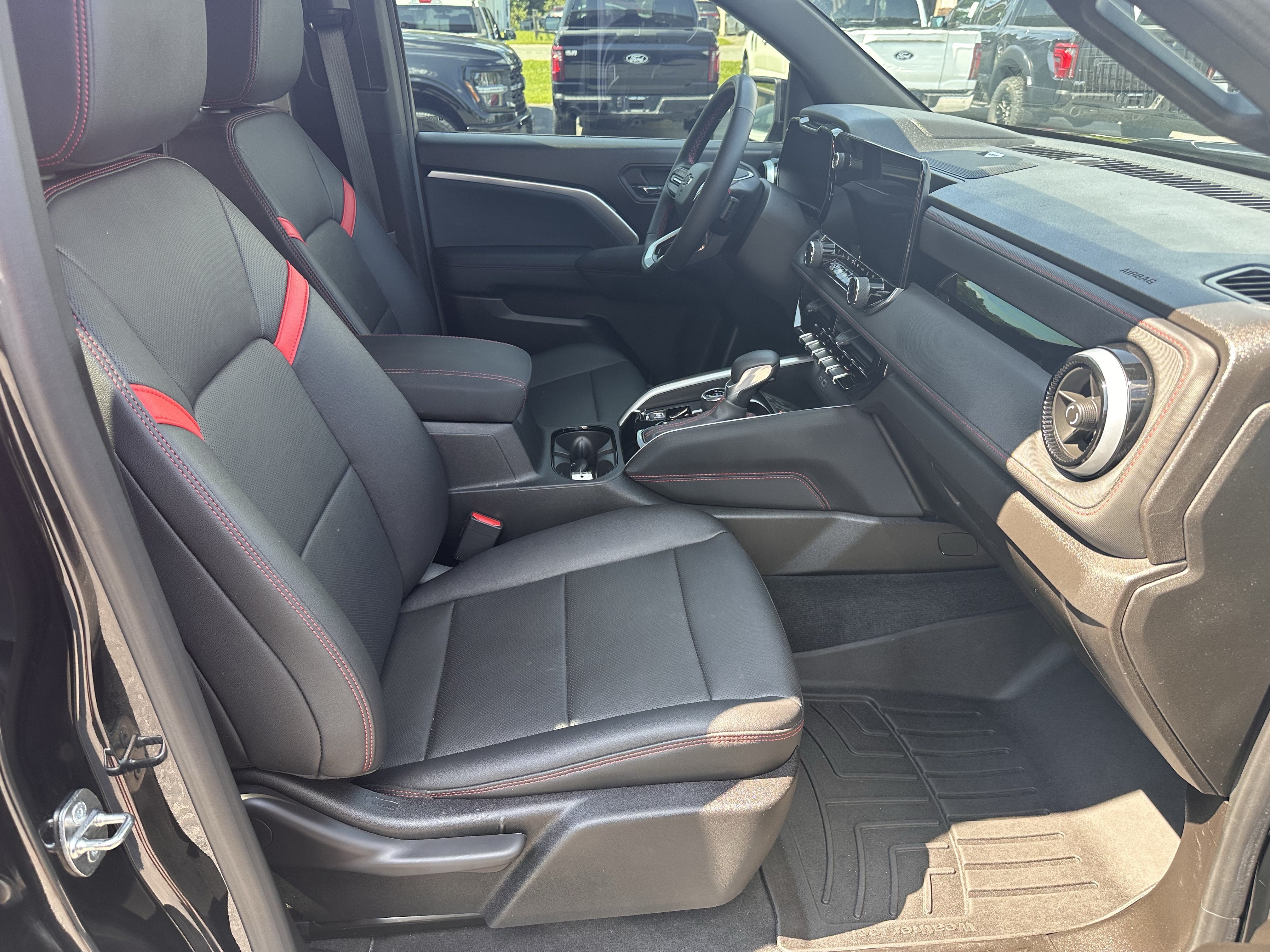 Used 2023 Black Chevrolet 4WD Z71 image 16
