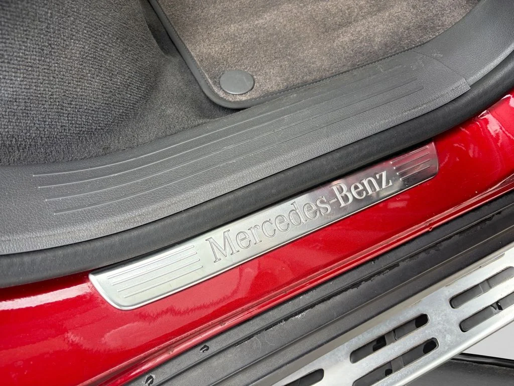 Used 2020 Red Mercedes-Benz GLE 350 image 47