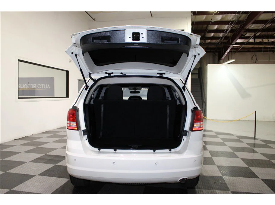 Used 2018 Vice White Dodge SE image 18