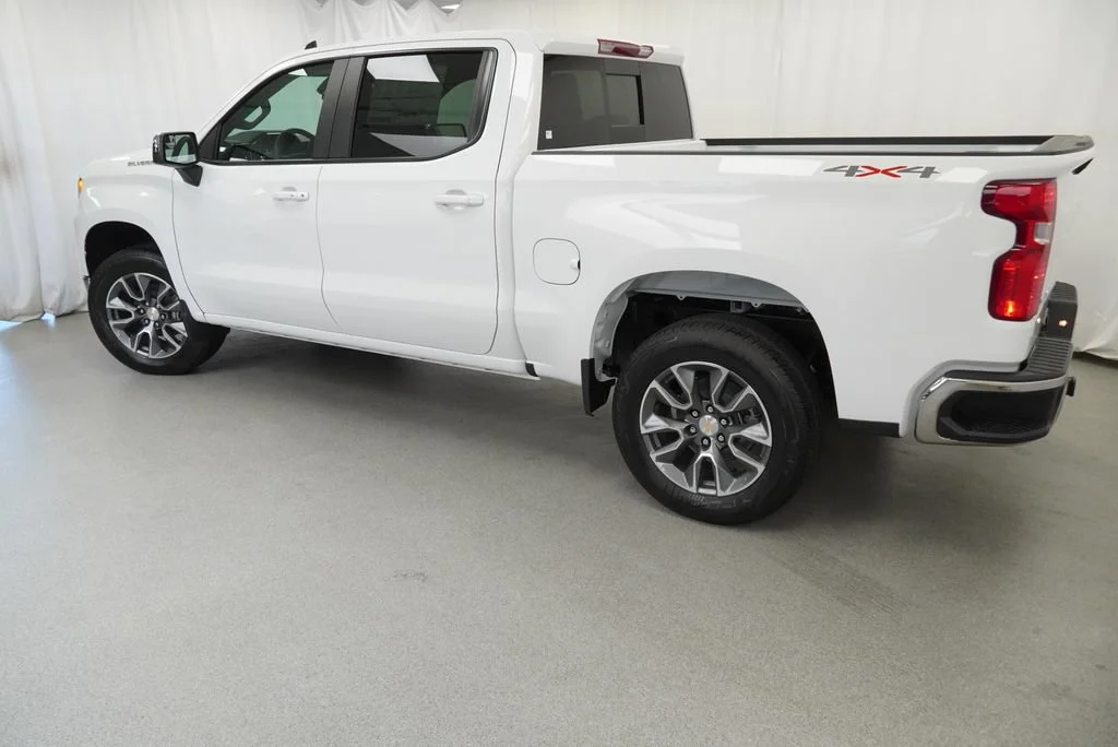 New 2026 Summit White Chevrolet LT image 38