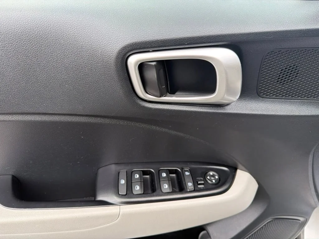 Used 2023 Stellar Silver Hyundai SEL image 16