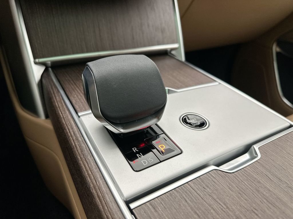 New 2026 Ostuni Pearl White Land Rover SE image 12