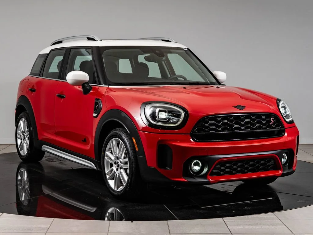 Used 2024 Chili Red MINI Signature image 12